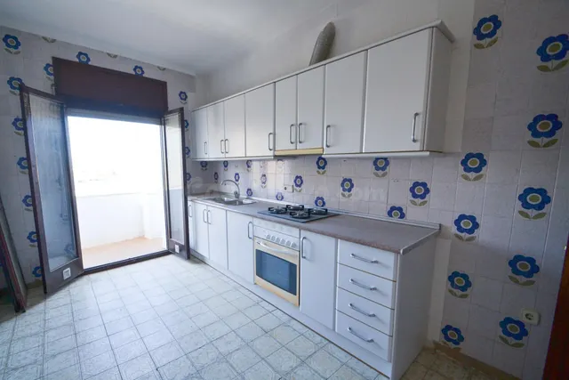 Amplio Piso en Segunda Planta con Garaje en Venta - foto 4