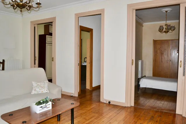 AMPLIA VIVIENDA EN EL CORAZON DE PAMPLONA — 13