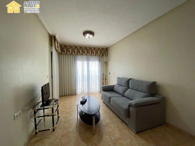 Vivienda de 3 dormitorios en alquiler de larga estancia en El Altet, Elche. — 7