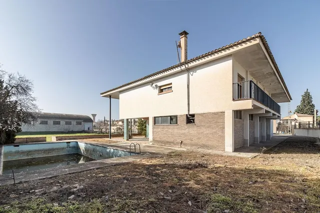Casa con terreno y nave en Santa Fe — 48