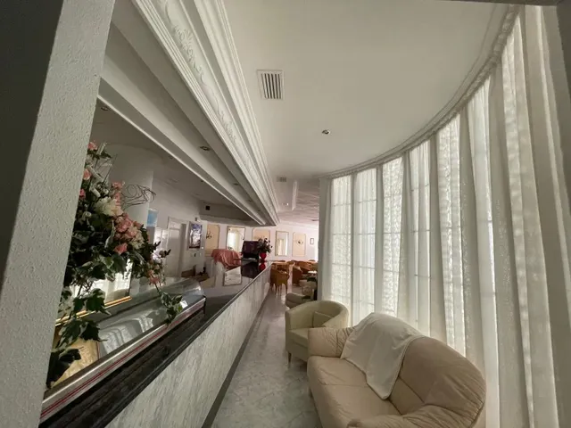 Local comercial en venta - Urbanizaciones — 24