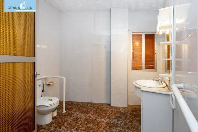 Edificio con gran potencial de desarrollo residencial en Zaidín – Granada — 21