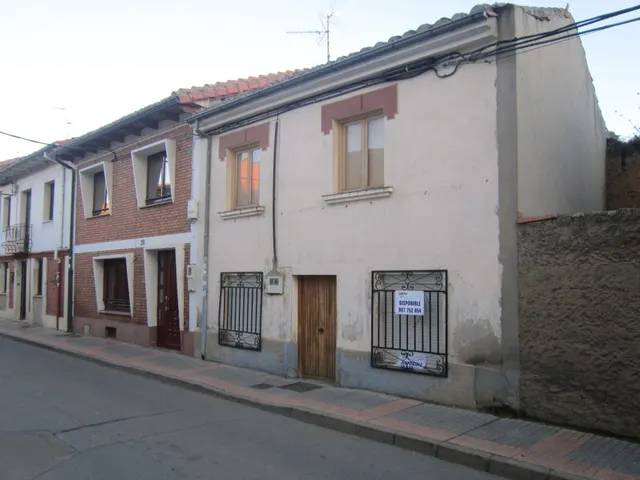 SE VENDE CASA DE VERANO EN EL CENTRO DE VALENCIA DE DON JUAN