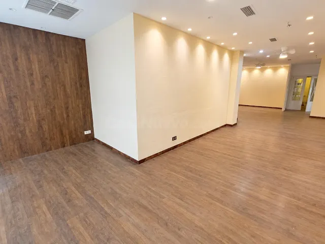 LOCAL COMERCIAL EN EL CENTRO – AMPLIO, VERSÁTIL Y LISTO PARA - foto 2