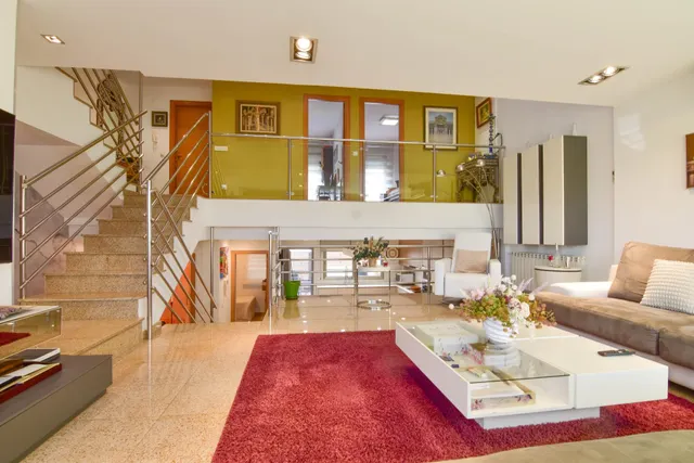 Moderna y seminueva casa en Paiporta en zona tranquila, sin finca delante — 7