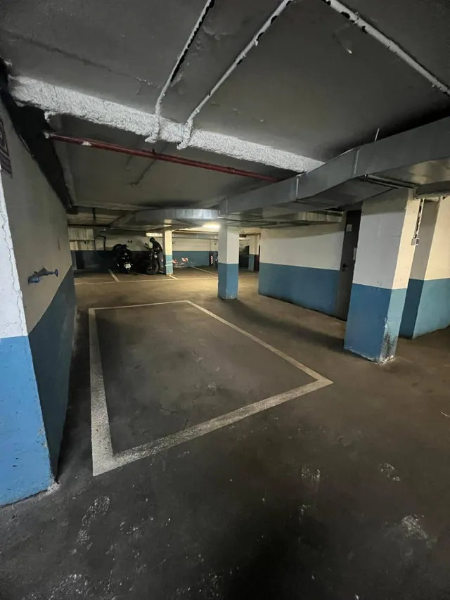 ¡Oportunidad única! Se vende plaza de garaje y de fácil maniobra con excelente ubicación — 13