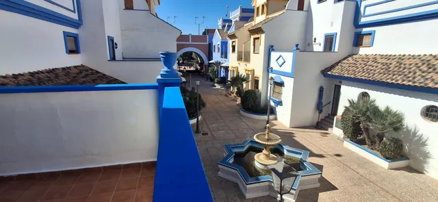 PRECIOSO DÚPLEX ADOSADO ESTILO MEDITERRÁNEO — 44