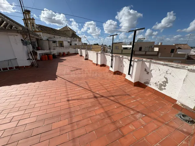Oportunidad Única: Local Comercial con Vivienda en Planta Primera! — 35