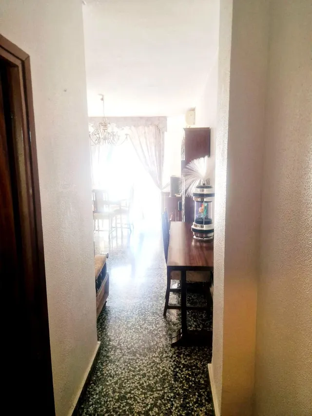 Piso exterior en esquina con ascensor, 3 dormitorios y terraza – Av. Barcelona — 5