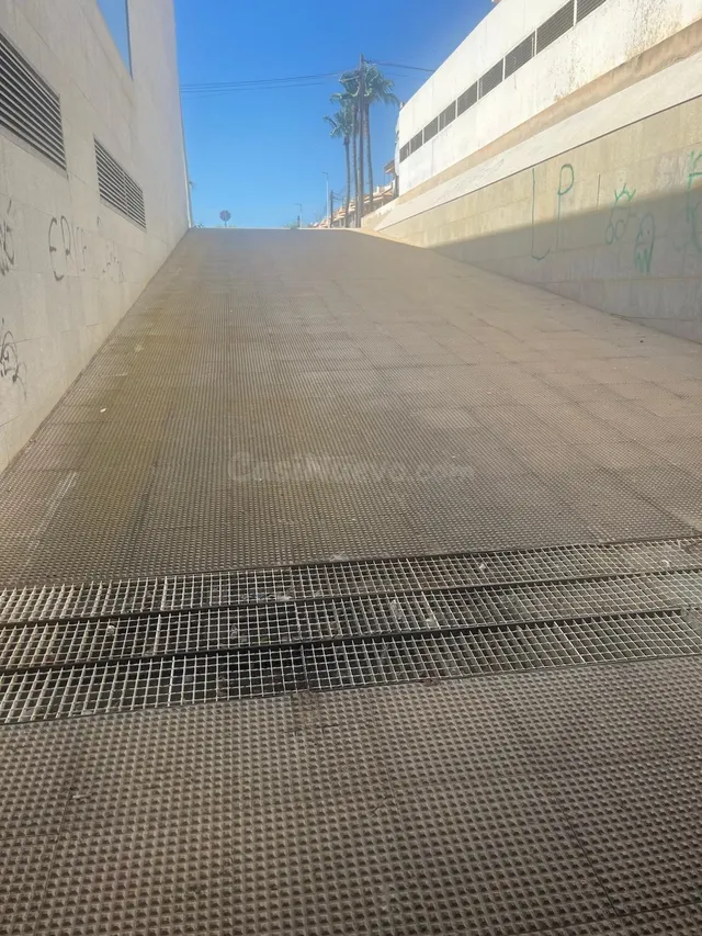 SE ALQUILA PARKING CERCA DEL PASEO - foto 3
