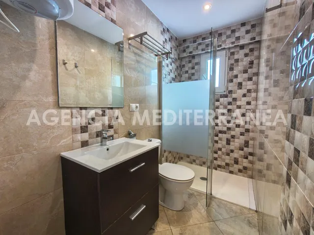 ¡Descubre esta encantadora vivienda, situada a pocos metros del Puerto de Valencia! — 4