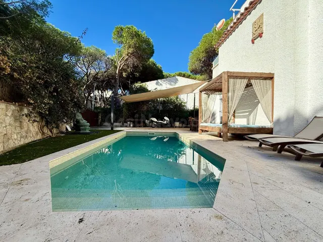 Extraordinaria villa situada en el centro de Platja d´Aro, a - foto 2