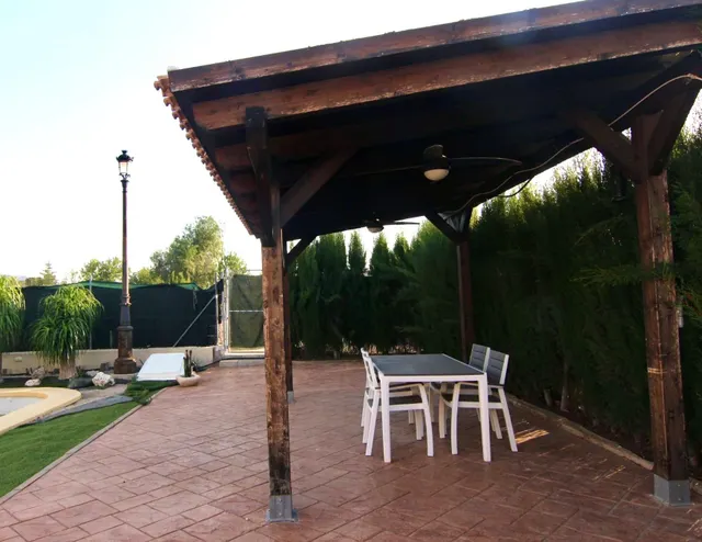 Alquiler larga estancia chalet con piscina — 20