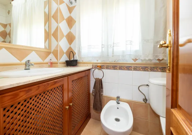 Chalet independiente con piscina privada en Barrio de Monachil – Vistas espectaculares y gran parcela. — 20