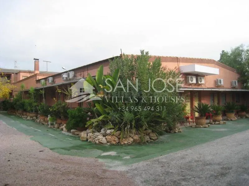 VENTA DE MOTEL EN ASPE DE 32 HABITACIONES, PRECIO NEGOCIABLE