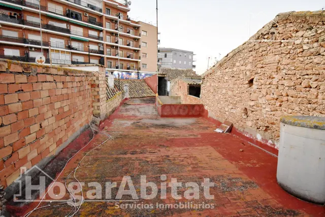 AMPLIA CASA CON TERRAZA PARA REFORMAR - foto 4