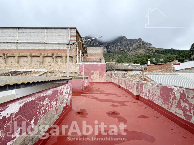 AMPLIA CASA PARA REFORMAR CON GARAJE Y TERRAZA EN EL CENTRO — 49