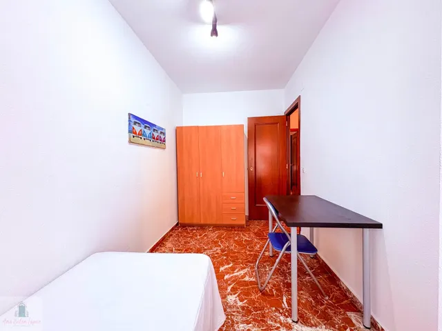 En venta en Valdepasillas, junto a Sinforiano Madroñero — 32