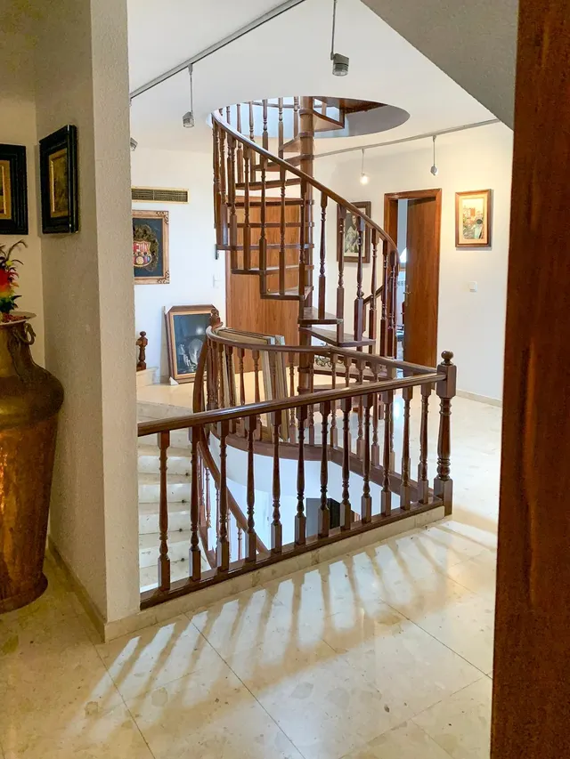 Finca rústica singular en parcela de 2.296 m2 con piscina, amplio garaje y pista de tenis. — 24
