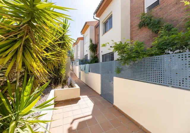 Casa Adosada Ideal en Urbanización con Piscina — 32