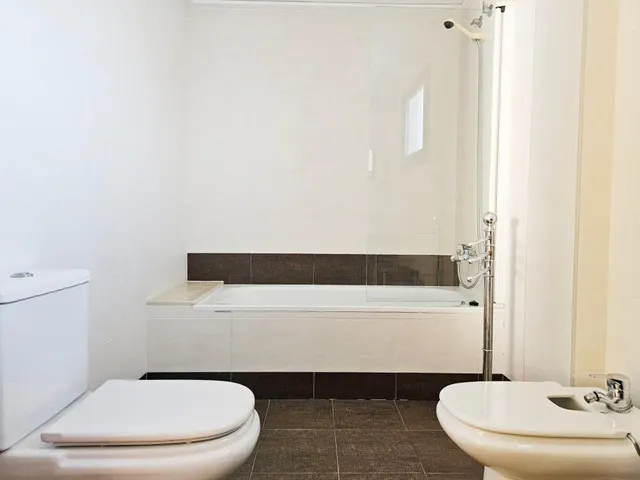Ático dúplex en dénia: dos terrazas, vistas al mar y una urbanización para disfrutar todo el año — 13