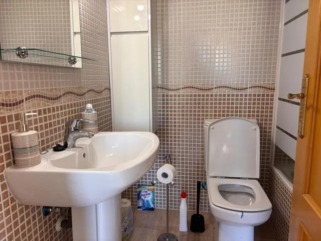 Apartamento con solárium, barbacoa, piscina comunitaria y vistas al mar en El Alamillo — 12