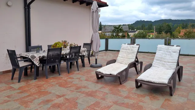 VIVIENDA Y NEGOCIO EN PIELAGOS — 5
