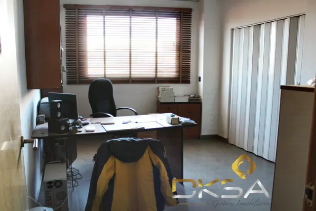 Nave con oficinas muy bien ubicada, ocasión!! — 21