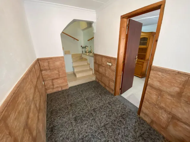 ¡AMPLIA VIVIENDA CON TERRAZA EN LA ZONA ALTA DE LA POBLACIÓN! — 6