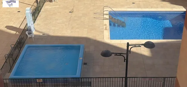 Piso con ascensor, garaje y piscina a un paso del centro — 8