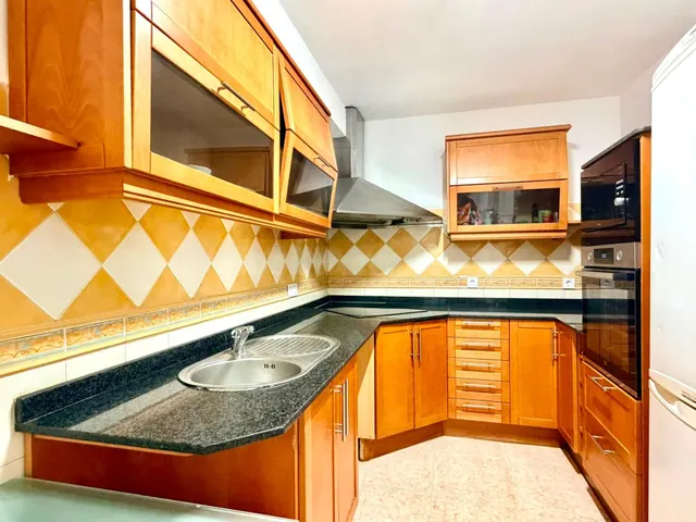 ¡GRAN OPORTUNIDAD! AMPLIA VIVIENDA DE 3 DORMITORIOS CON TERR - foto 5