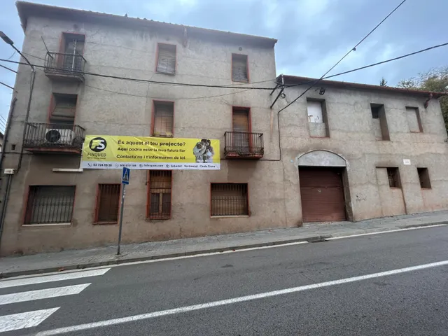 CASA CANTONERA AL CENTRE DEL POBLE AMB MOLTES POSSIBILITATS — 3