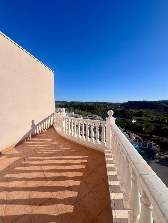 Apartamento de 4 dormitorios con gran terraza, piscina y pot