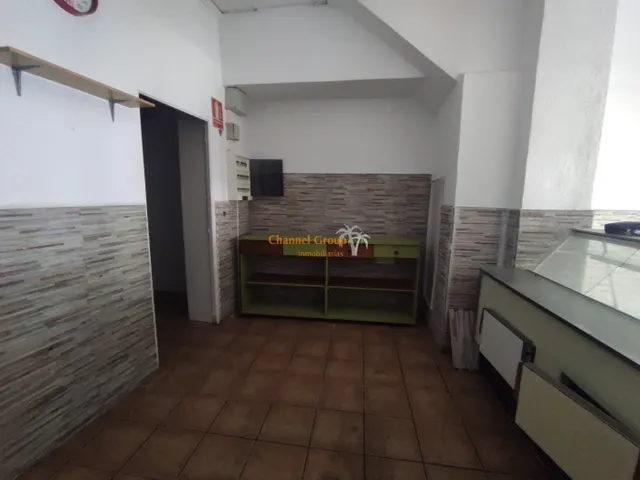 SE ALQUILA LOCAL COMERCIAL  EN ZONA CENTRO CON SALIDA DE HUMOS !!! — 2