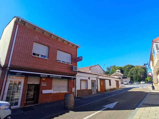 Vivienda y negocio a la venta en Arroyo. — 8