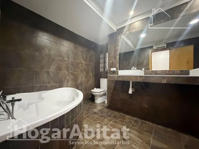 ¡Espectacular! Amplio, impecable y moderno con balcón, todo amueblado — 31
