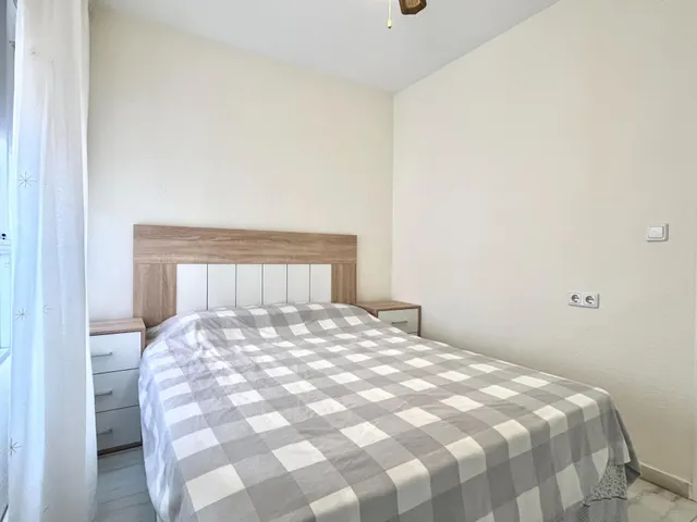 Bungalow con terraza, Alicante, Torrevieja. 2 habitaciones, 61 m2, 450 metros del mar — 14