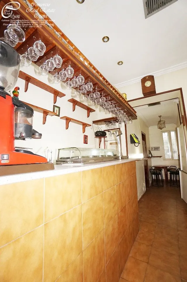 BAR CAFETERIA FRENTE A METRO Y RENFE PIRAMIDES — 43