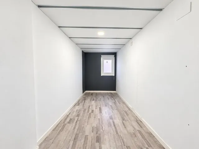 Amplio piso de 6 habitaciones en el centro histórico de Manresa — 14