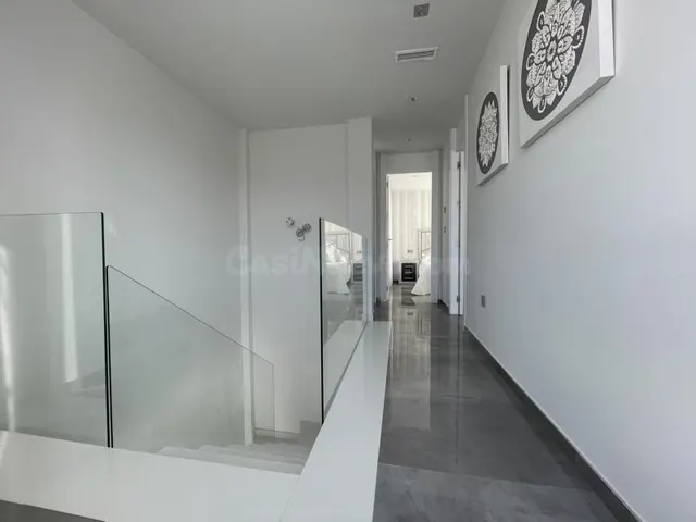 Venta de villa en Pilar de la horadada, de 181m2 con 3 dormi - foto 4