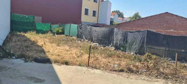 SOLAR URBANO EN PIORNAL