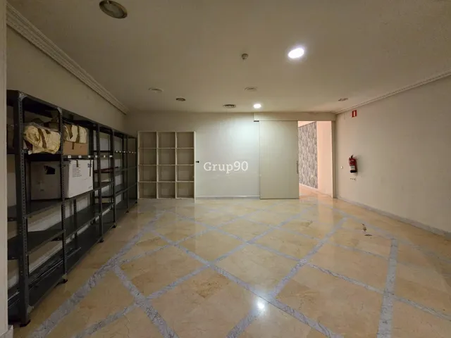 LOCAL COMERCIAL EN ZONA RICARDO VINYES — 23