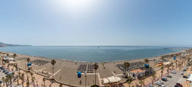Amplio piso en alquiler de larga temporada en primera línea de playa, con vistas frontales al mar — 23