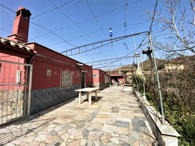 Se vende cortijo a distancia de a pie al pueblo — 4