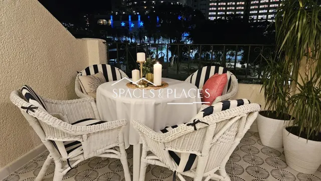 Elegante dúplex junto al mar con impresionantes vistas y com