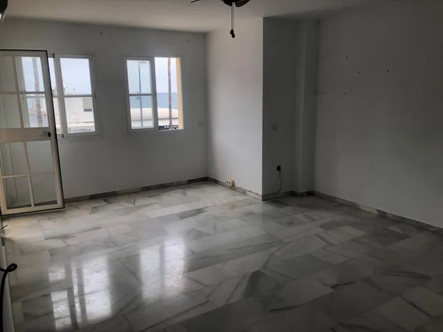 Piso en primera linea de playa en Torremolinos — 9