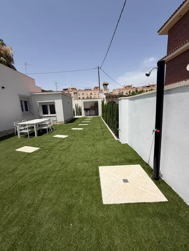 VENTA DE ESPECTACULAR CHALET INDEPENDIENTE DE LUJO HACE ESQUINA — 42