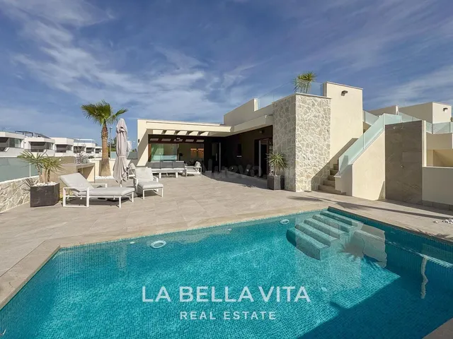 Excellente villa de una sola planta con piscina privada en B