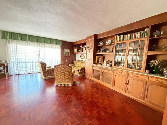 PISO DE 5 HABITCIONES CON GARAJE