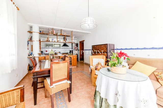 ELEGANTE CASA ESQUINERA DE ESTILO INGLÉS CON VISTAS AL MAR — 30